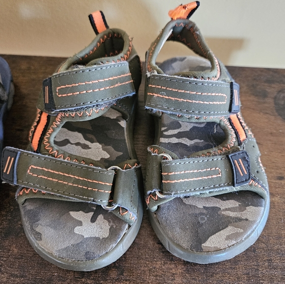 3pairs of toddler shoes - Picture 5 of 5